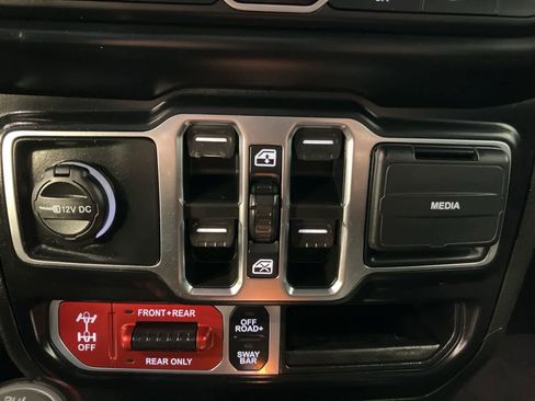 Used 2021 Jeep Wrangler Unlimited Rubicon w/ Uconnect 4C Nav & Sound Group image 18