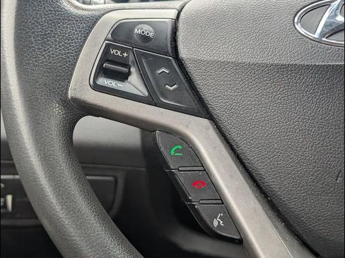 Used 2016 Hyundai Veloster FWD image 15