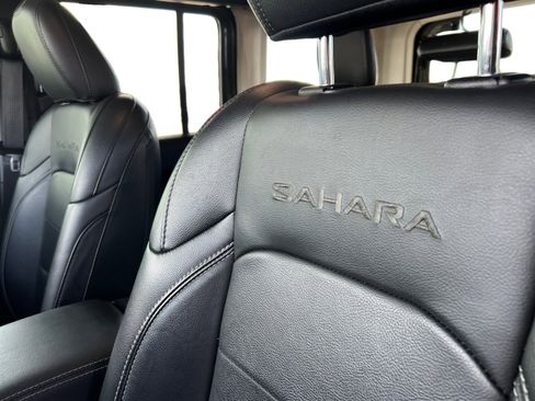 Used 2022 Jeep Wrangler Unlimited Sahara w/ Cold Weather Group image 10