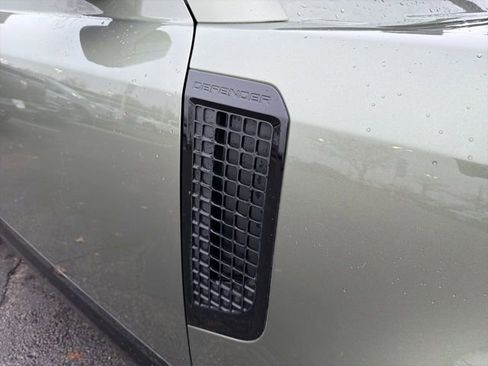 Used 2025 Land Rover Defender 110 X-Dynamic SE image 3