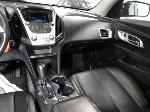 Used 2017 Chevrolet Equinox LT image 12