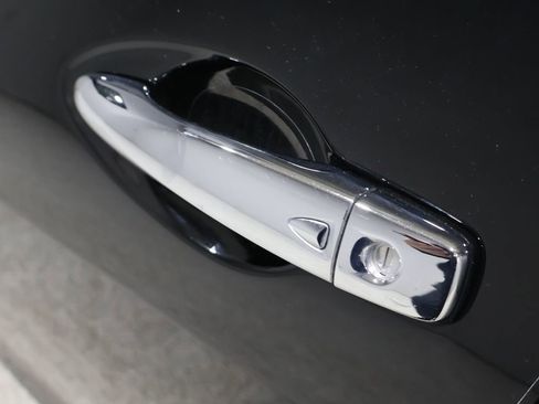 Used 2016 Nissan Maxima Platinum image 10