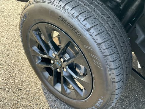 Used 2024 Jeep Wrangler Sahara image 18