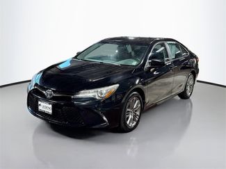 Used 2016 Toyota Camry SE image 1