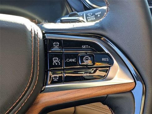 Used 2025 Jeep Grand Cherokee L Summit image 27