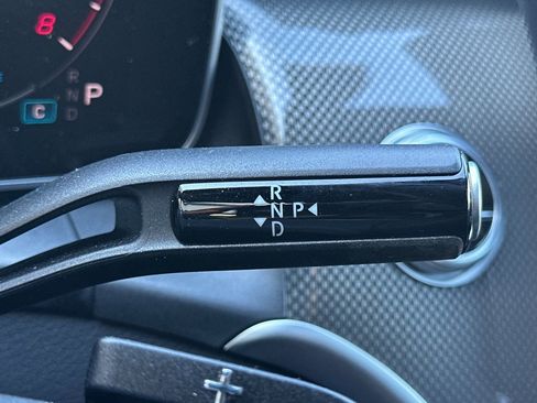 Used 2025 Mercedes-Benz GLC 300 4MATIC image 19