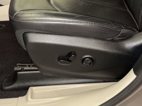 Used 2017 Chrysler Pacifica Touring-L Plus FWD image 24