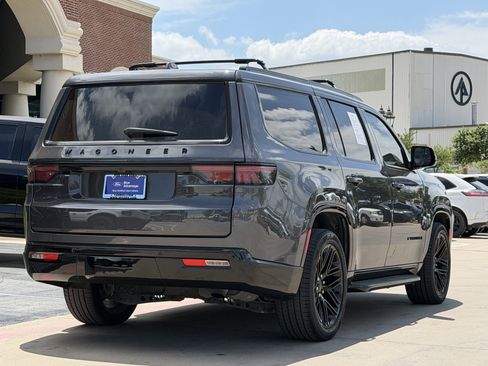 Used 2023 Jeep Wagoneer Series II RWD image 4
