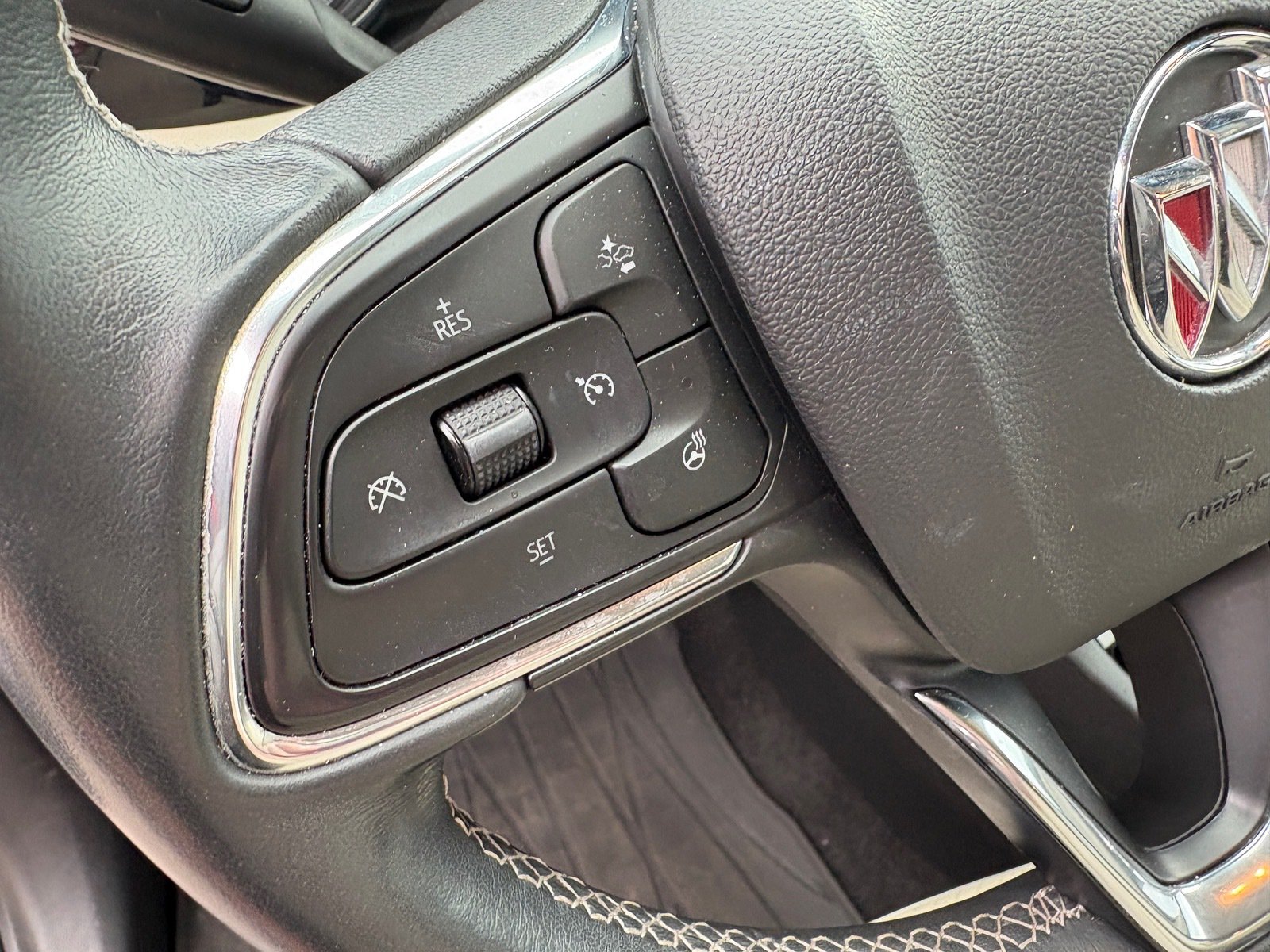 Used 2023 Buick Encore GX Essence w/ Experience Buick Package FWD image 19