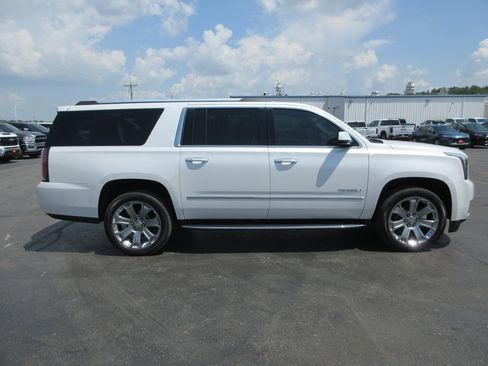 Certified 2019 GMC Yukon XL Denali w/ Open Road Package AWD/4WD image 5