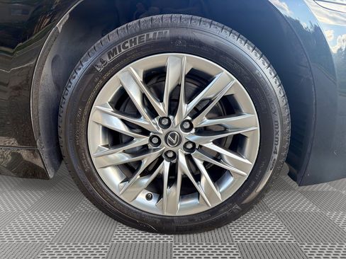 Used 2018 Lexus LS 500 w/ Interior Upgrade Package RWD image 31