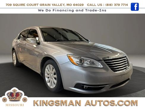 Used 2013 Chrysler 200 Limited FWD image 2