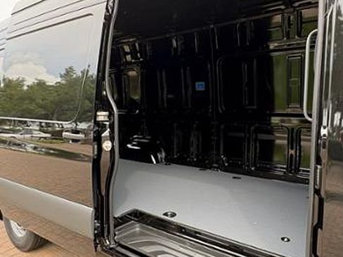 New 2026 Mercedes-Benz Sprinter 2500 image 10