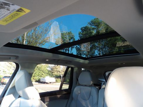 New 2026 Volvo XC90 B6 Ultra w/ Protection Package Premier AWD/4WD image 17