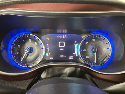 Used 2019 Chrysler Pacifica Limited image 19