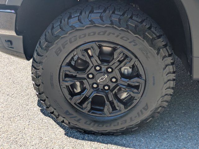 Used 2024 Chevrolet Silverado 1500 ZR2 w/ Technology Package AWD/4WD image 15
