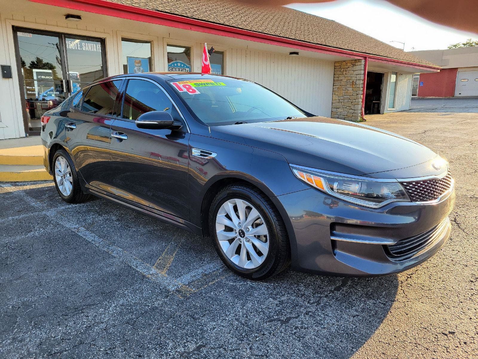 Used 2018 Kia Optima EX w/ Premium Package FWD image 3