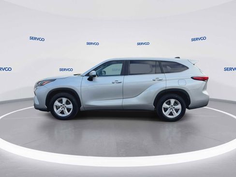 Used 2023 Toyota Highlander L FWD image 5