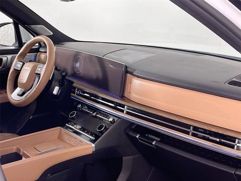 Used 2025 Hyundai Santa Fe Limited image 31