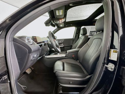 Used 2025 Mercedes-Benz GLB 250 4MATIC image 13