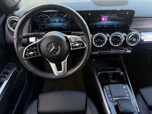 Used 2022 Mercedes-Benz GLB 250 image 11