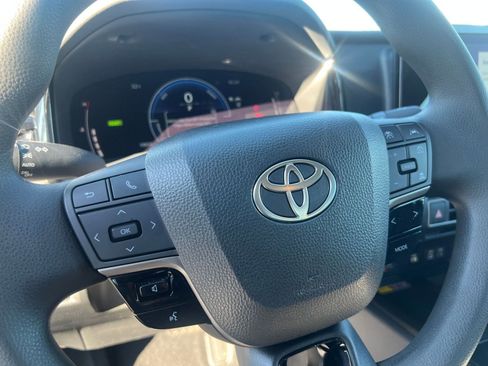 Used 2025 Toyota Camry LE image 28