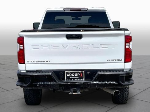 Used 2022 Chevrolet Silverado 2500 Custom w/ Custom Value Package AWD/4WD image 5