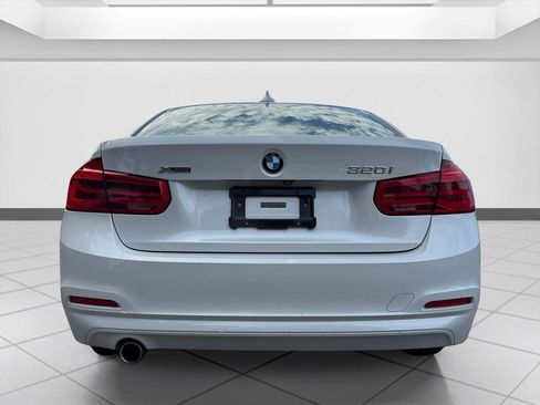 Used 2018 BMW 320i xDrive Sedan AWD/4WD image 4