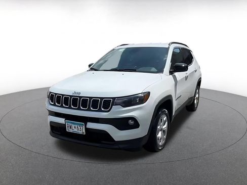 Used 2025 Jeep Compass Latitude AWD/4WD image 6