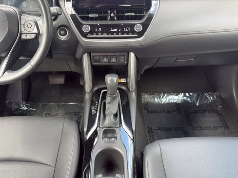 Used 2023 Toyota Corolla Cross XLE FWD image 16