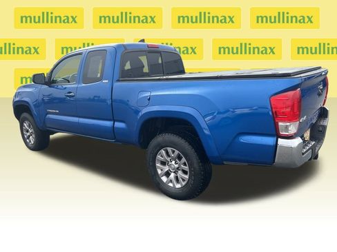 Used 2017 Toyota Tacoma SR5 image 11