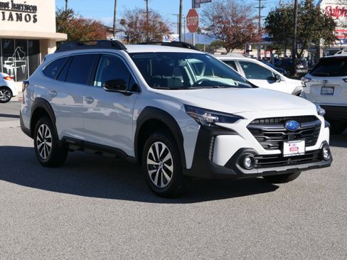 Certified 2025 Subaru Outback Premium image 6