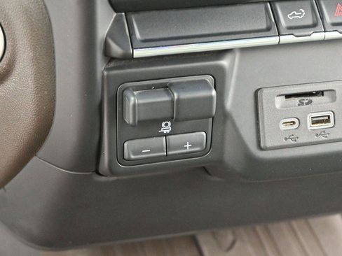 Used 2022 GMC Sierra 1500 SLT AWD/4WD image 25