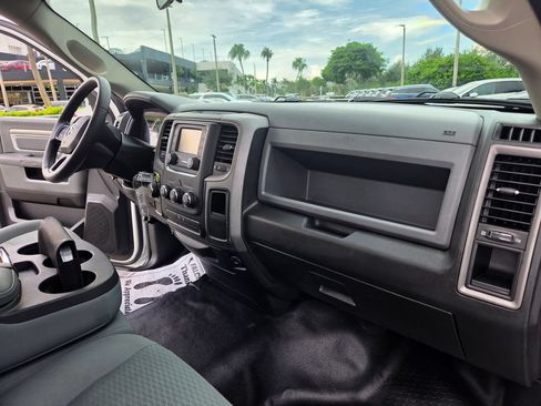 Used 2018 RAM 1500 Express RWD image 19