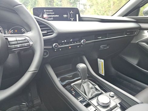 New 2026 MAZDA MAZDA3 Hatchback w/Premium Plus Pkg image 19