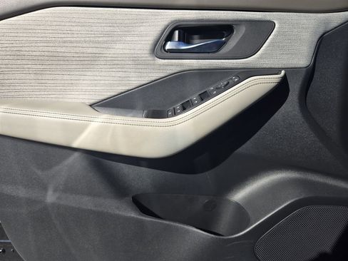 Used 2023 Nissan Rogue SV image 21