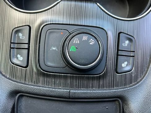 Used 2023 GMC Acadia SLT AWD/4WD image 11