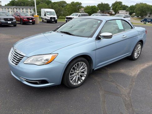 Used 2013 Chrysler 200 Limited FWD image 1