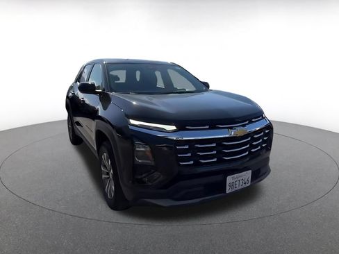 Used 2025 Chevrolet Equinox LT AWD/4WD image 3