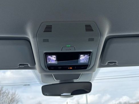 Used 2025 Volkswagen Tiguan SE image 16