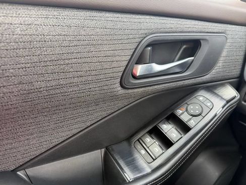 Certified 2022 Nissan Rogue SV FWD image 27