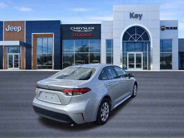 Used 2025 Toyota Corolla LE FWD image 5