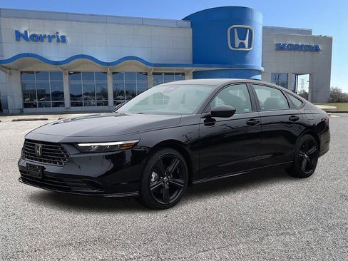 Used 2025 Honda Accord Sport image 2