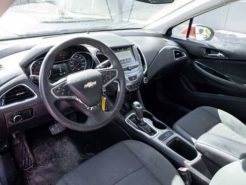 Used 2017 Chevrolet Cruze LT FWD image 9
