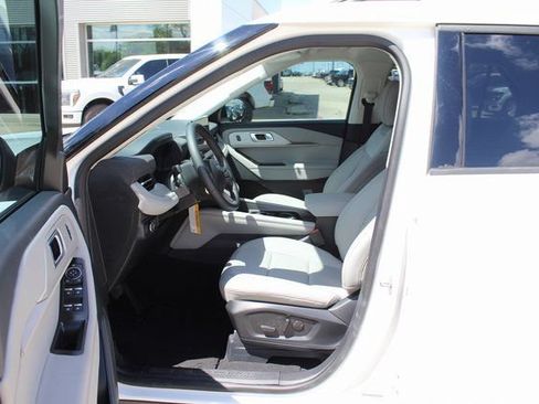 New 2025 Ford Explorer Active w/ Active Comfort Package RWD image 7