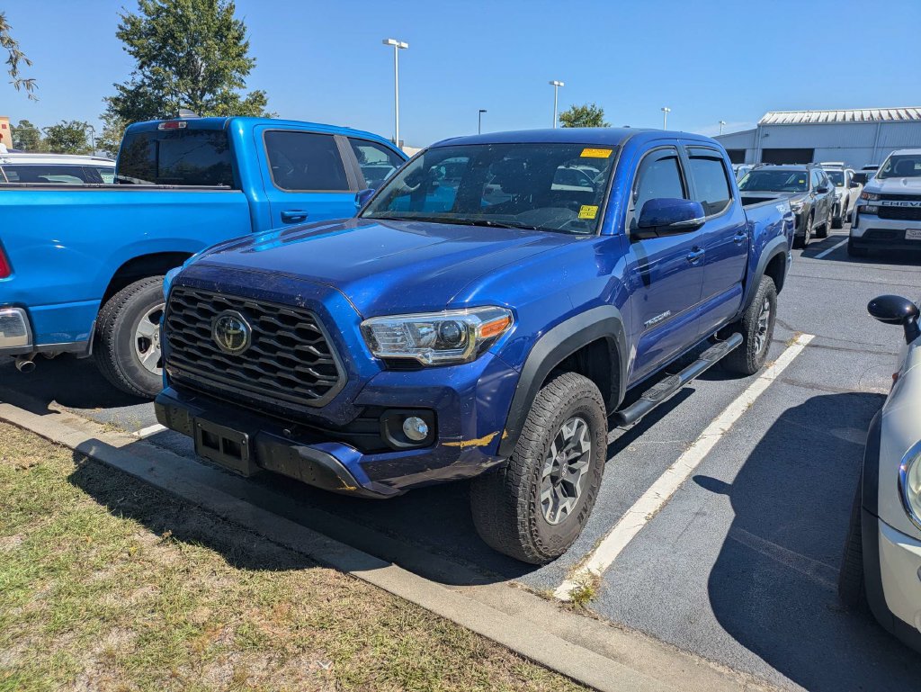 Used 2022 Toyota Tacoma TRD Off-Road AWD/4WD image 3