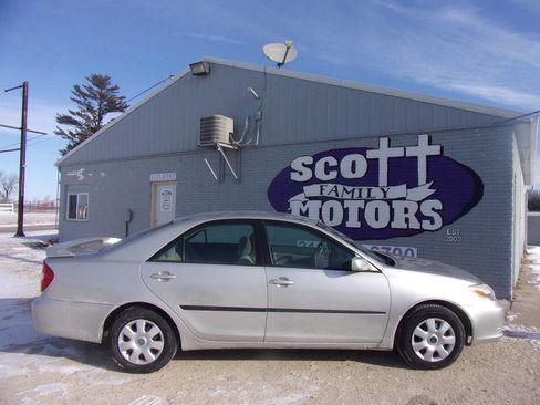 Used 2004 Toyota Camry LE image 1