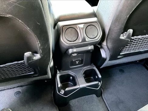 Used 2024 Jeep Wrangler Unlimited Rubicon AWD/4WD image 28