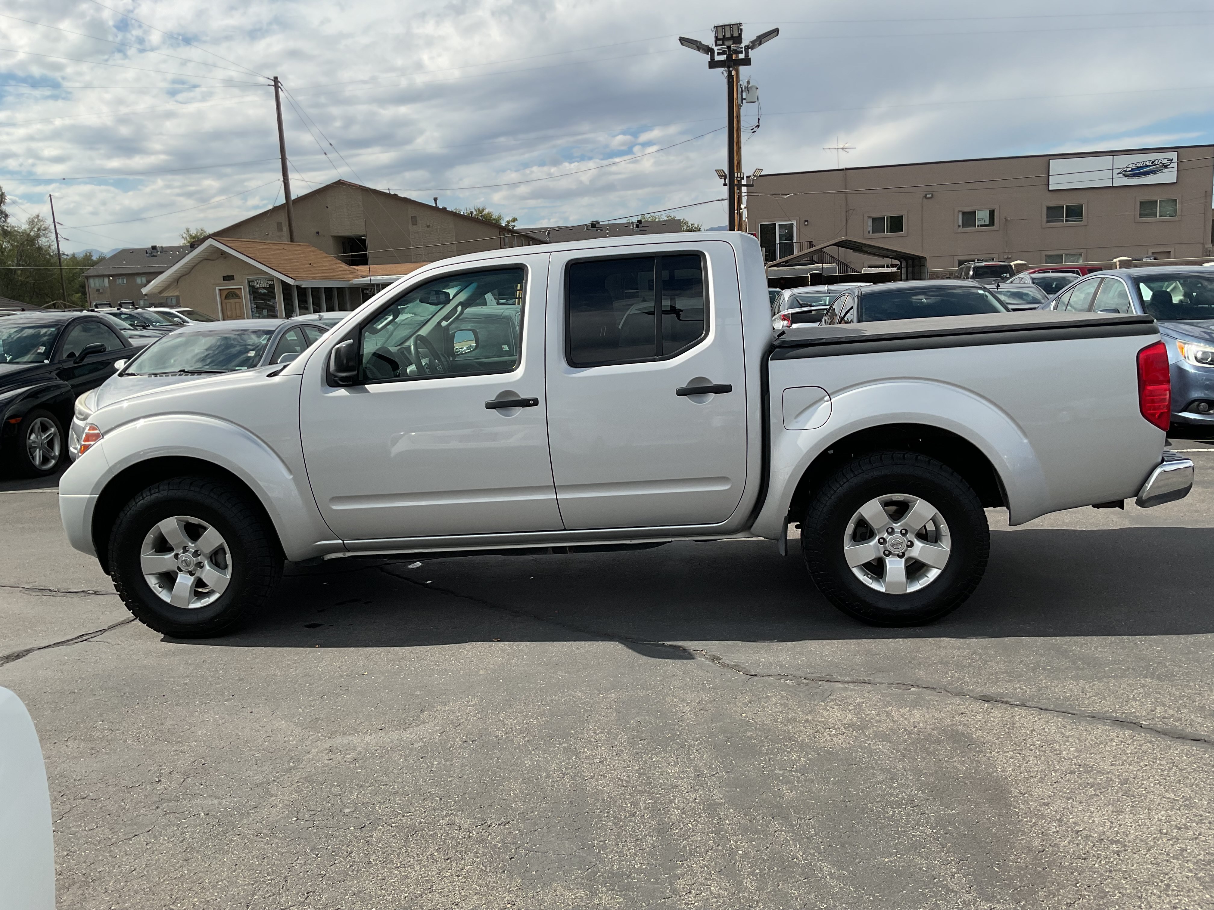 Used 2013 Nissan Frontier SV w/ SV Value Truck Pkg AWD/4WD image 5