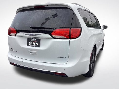 Used 2018 Chrysler Pacifica Touring-L Plus w/ S Appearance Package FWD image 9